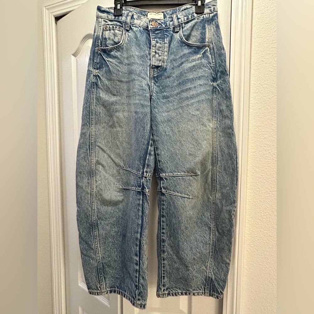 We The Free Denim Barrel Jeans. EUC. Size 26